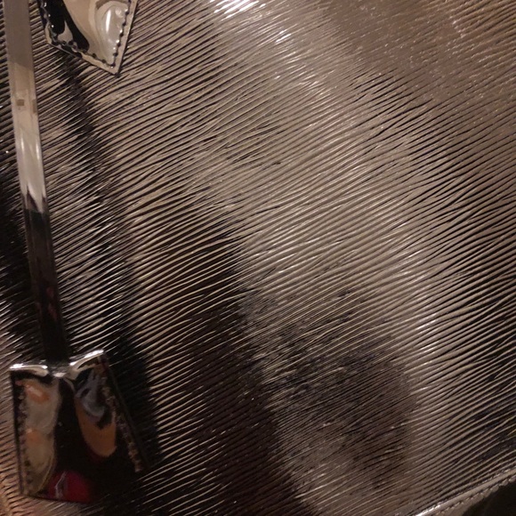 Louis  Vuitton !Alma large but glossy leather . - Picture 3 of 4